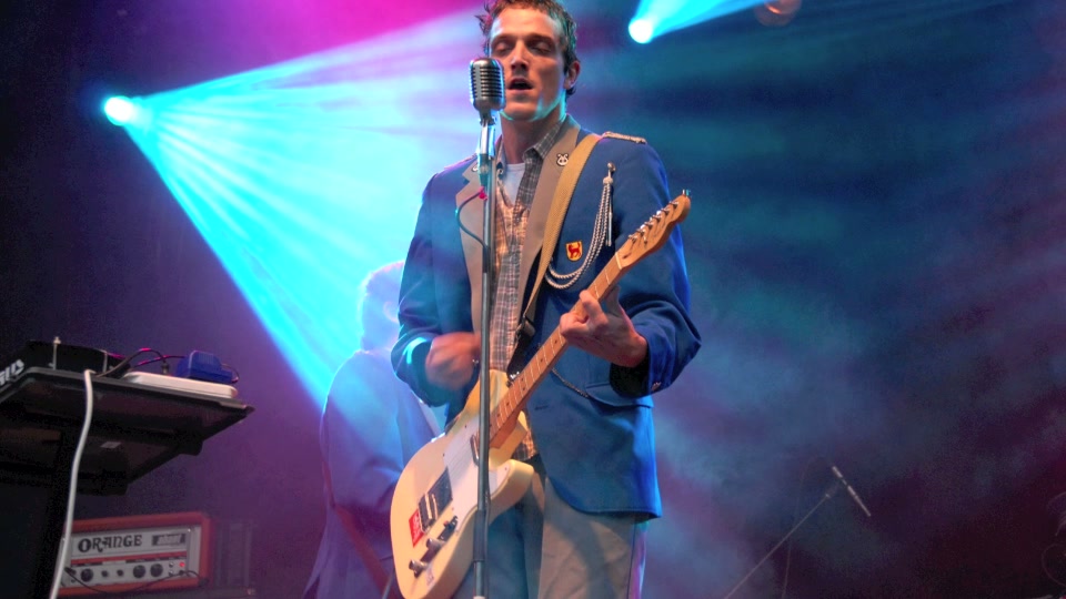 Live Band mit Shure Mikrofon und Telecaster